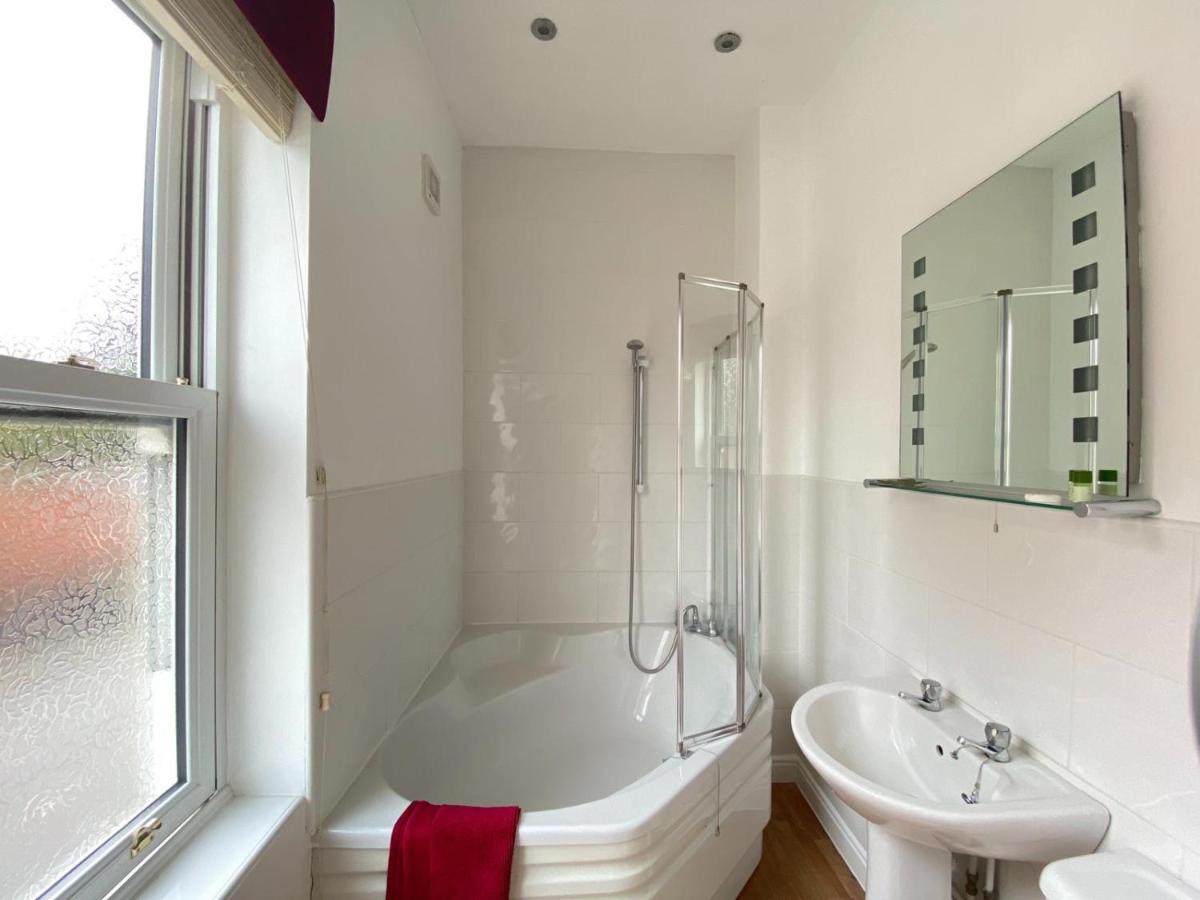 Hotel The Victoria Newcastle-under-Lyme Esterno foto
