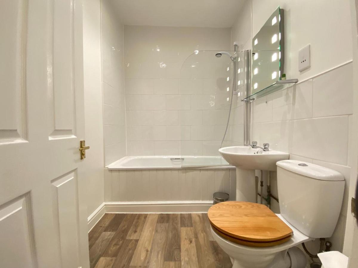 Hotel The Victoria Newcastle-under-Lyme Esterno foto
