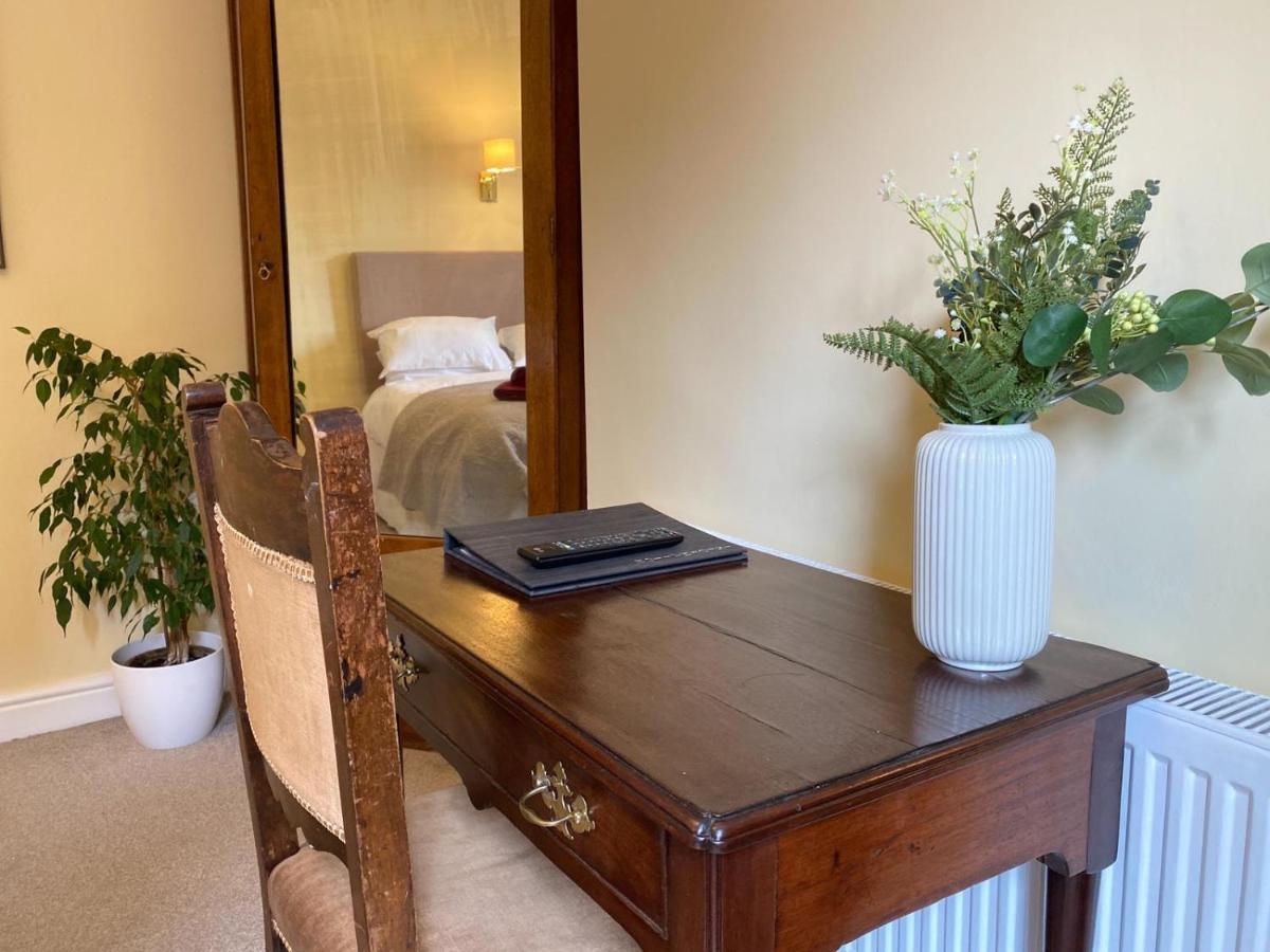 Hotel The Victoria Newcastle-under-Lyme Esterno foto