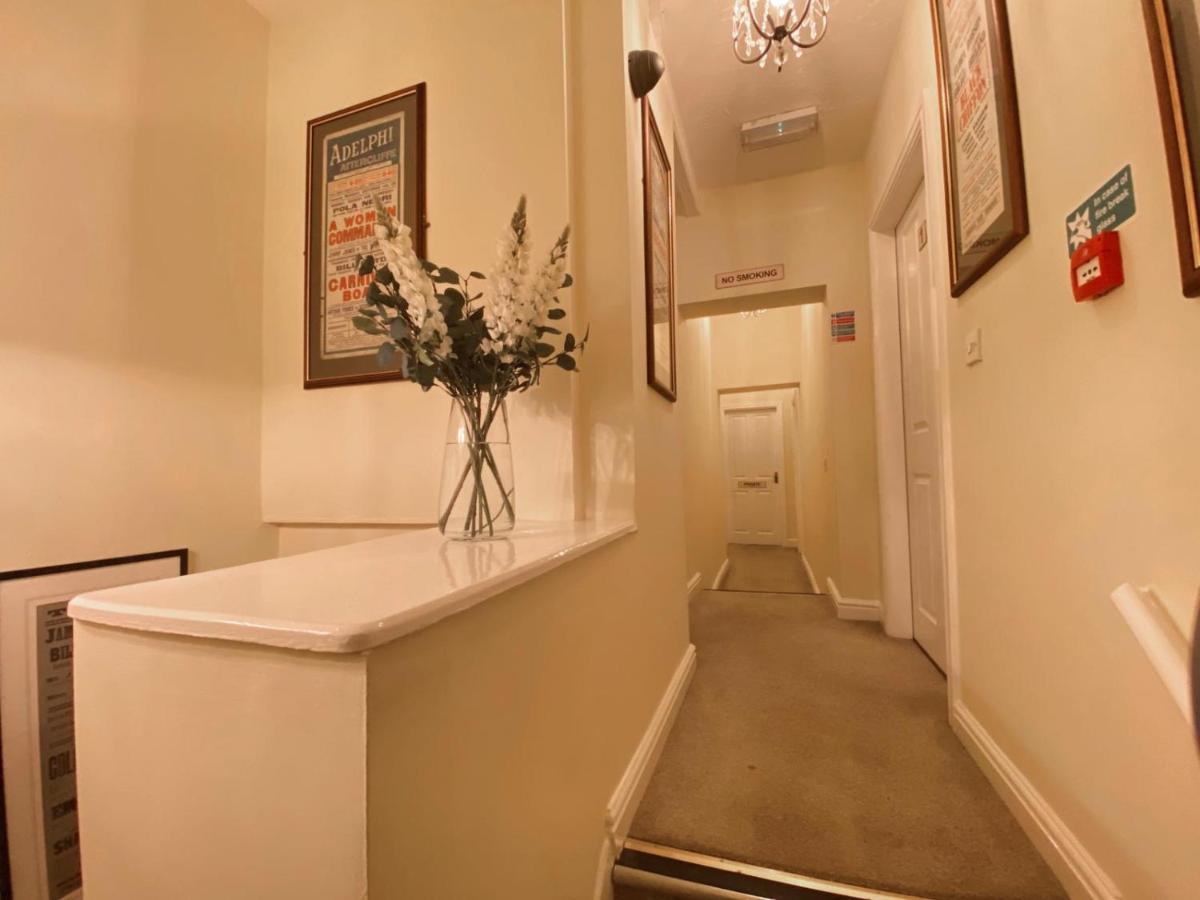 Hotel The Victoria Newcastle-under-Lyme Esterno foto