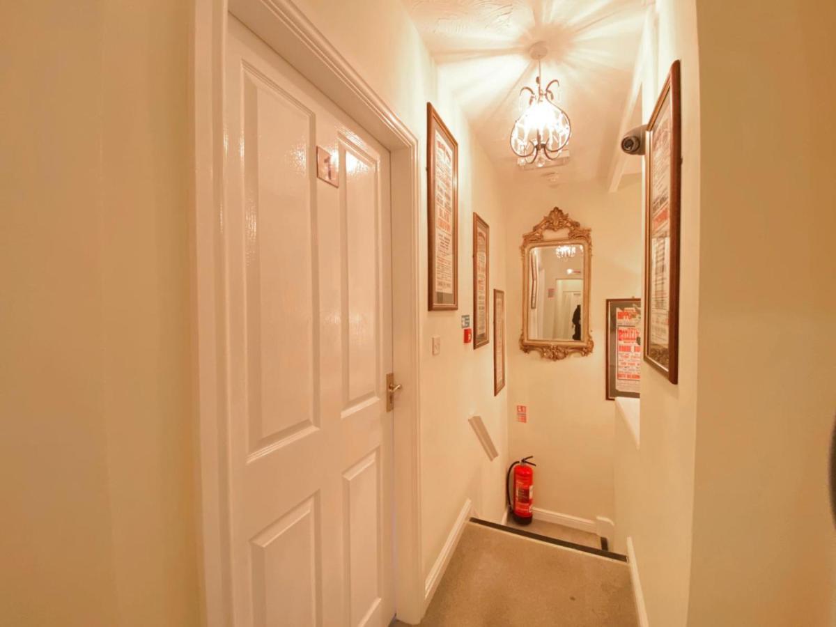 Hotel The Victoria Newcastle-under-Lyme Esterno foto