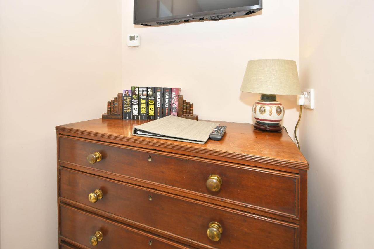 Hotel The Victoria Newcastle-under-Lyme Esterno foto