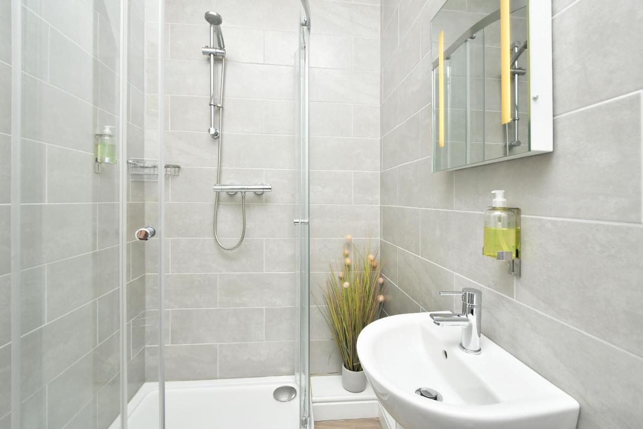 Hotel The Victoria Newcastle-under-Lyme Esterno foto