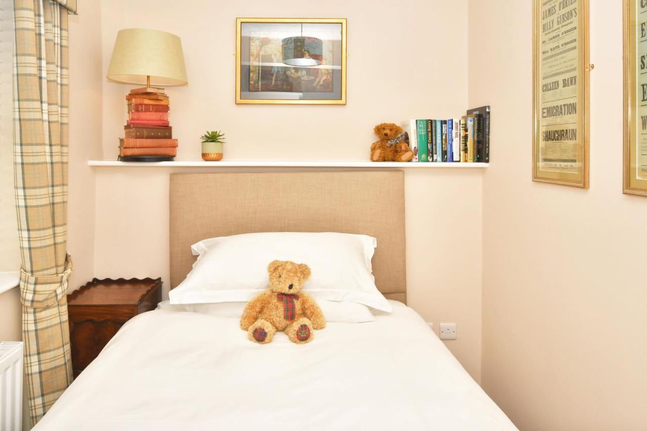 Hotel The Victoria Newcastle-under-Lyme Esterno foto