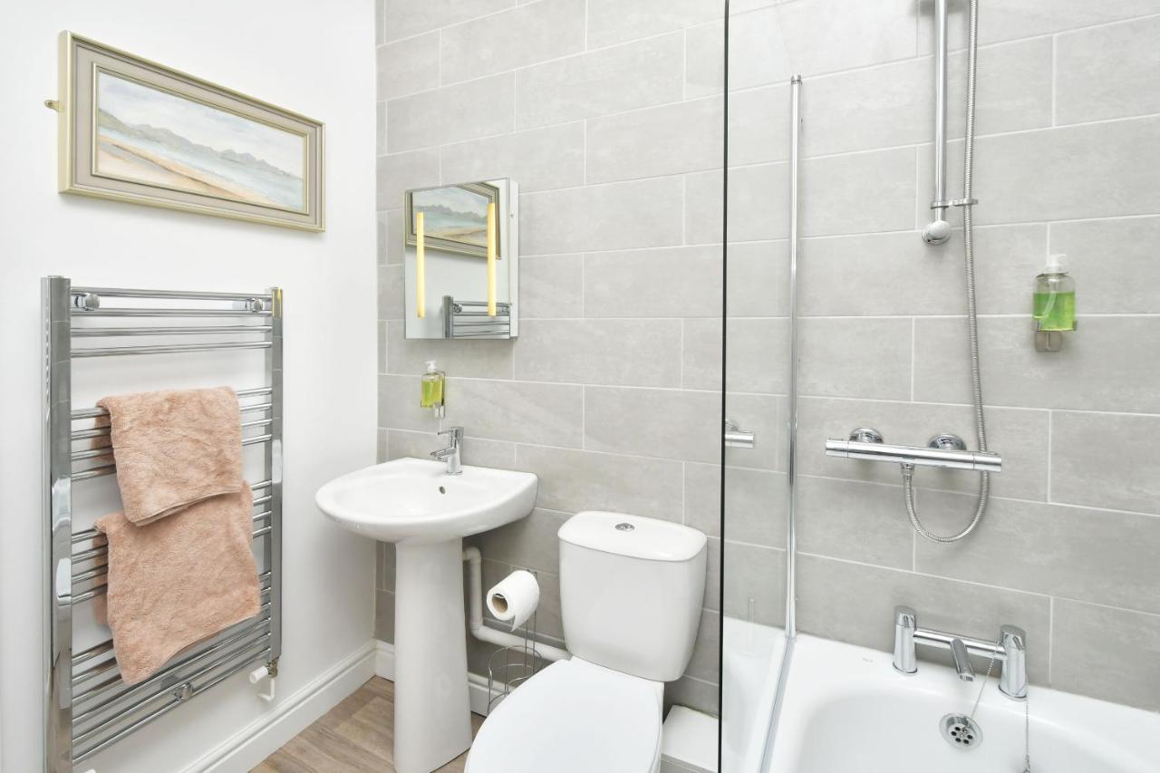 Hotel The Victoria Newcastle-under-Lyme Esterno foto